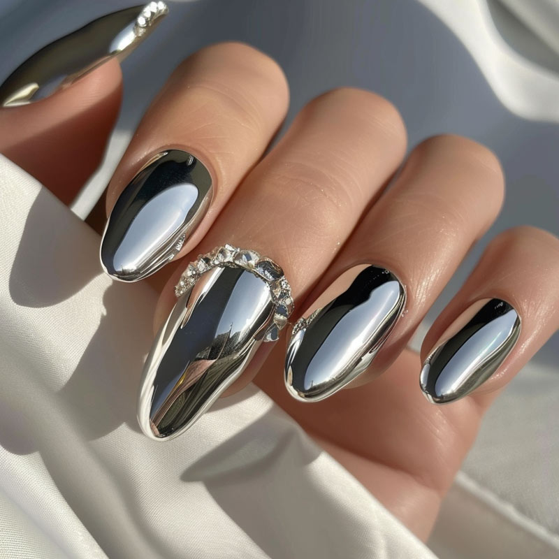 Nail art - Polished Chrome, Futuristic